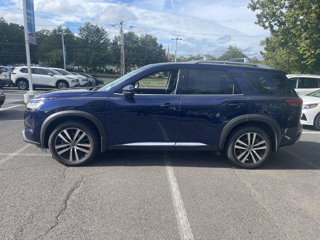 2023 Nissan Pathfinder Platinum photo 4