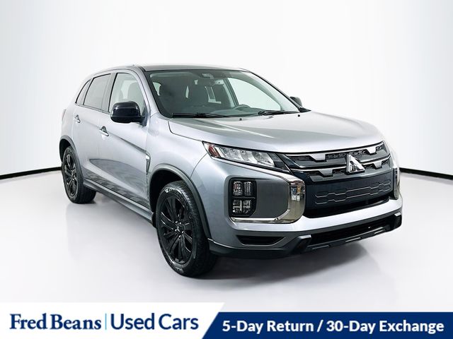 2022 Mitsubishi Outlander LE's photo