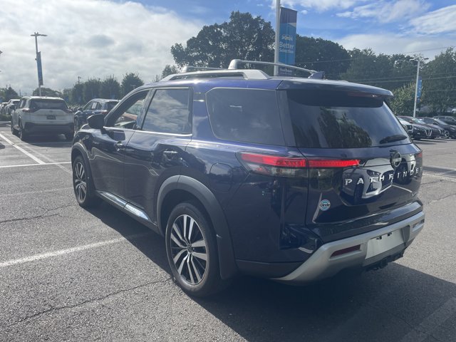 2023 Nissan Pathfinder Platinum photo 3