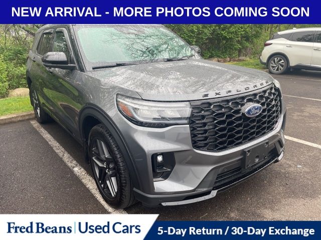 2025 Ford Explorer ST-LINE 4WD (PL535)'s photo