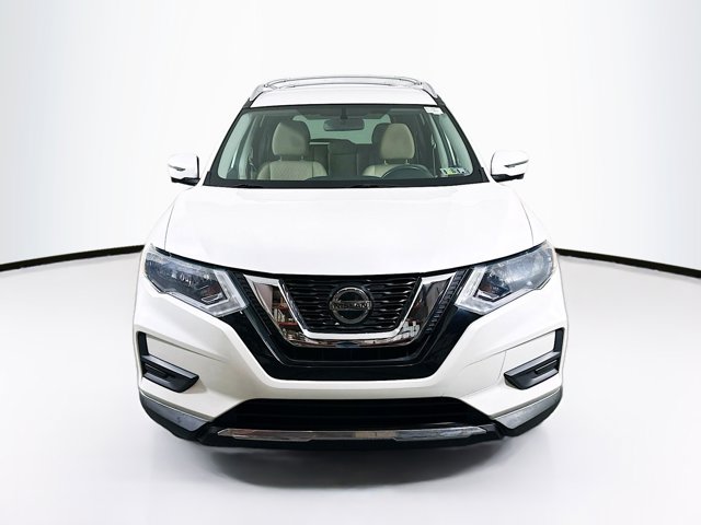 2018 Nissan Rogue SV photo 2