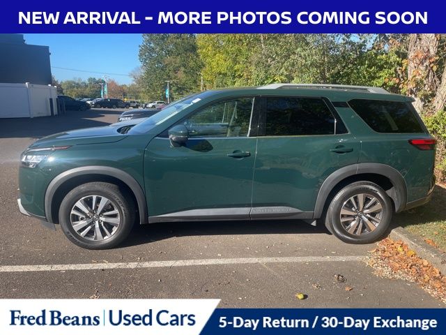 2023 Nissan Pathfinder SL photo 2