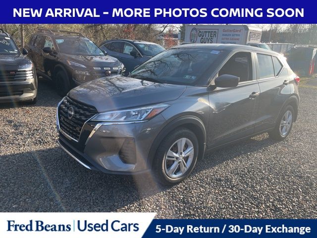 2022 Nissan Kicks S photo 2