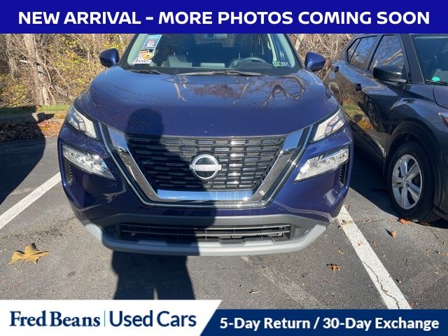 2022 Nissan Rogue SV photo 2