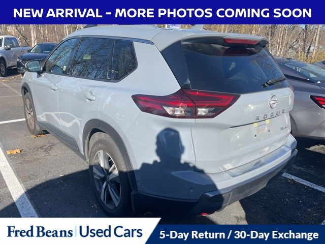 2024 Nissan Rogue SL photo 3