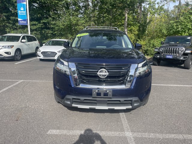 2023 Nissan Pathfinder Platinum photo 2
