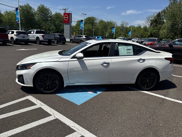 2025 Nissan Altima SV photo 4