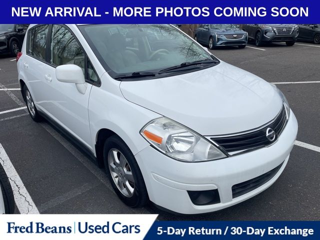 2012 Nissan Versa S's photo