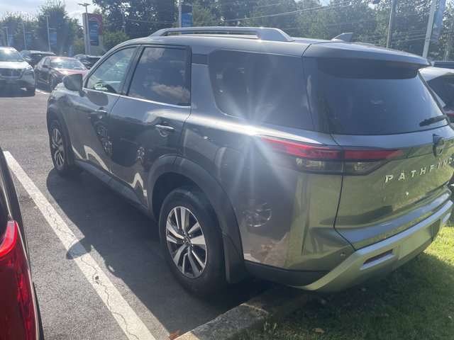 2022 Nissan Pathfinder SL photo 3