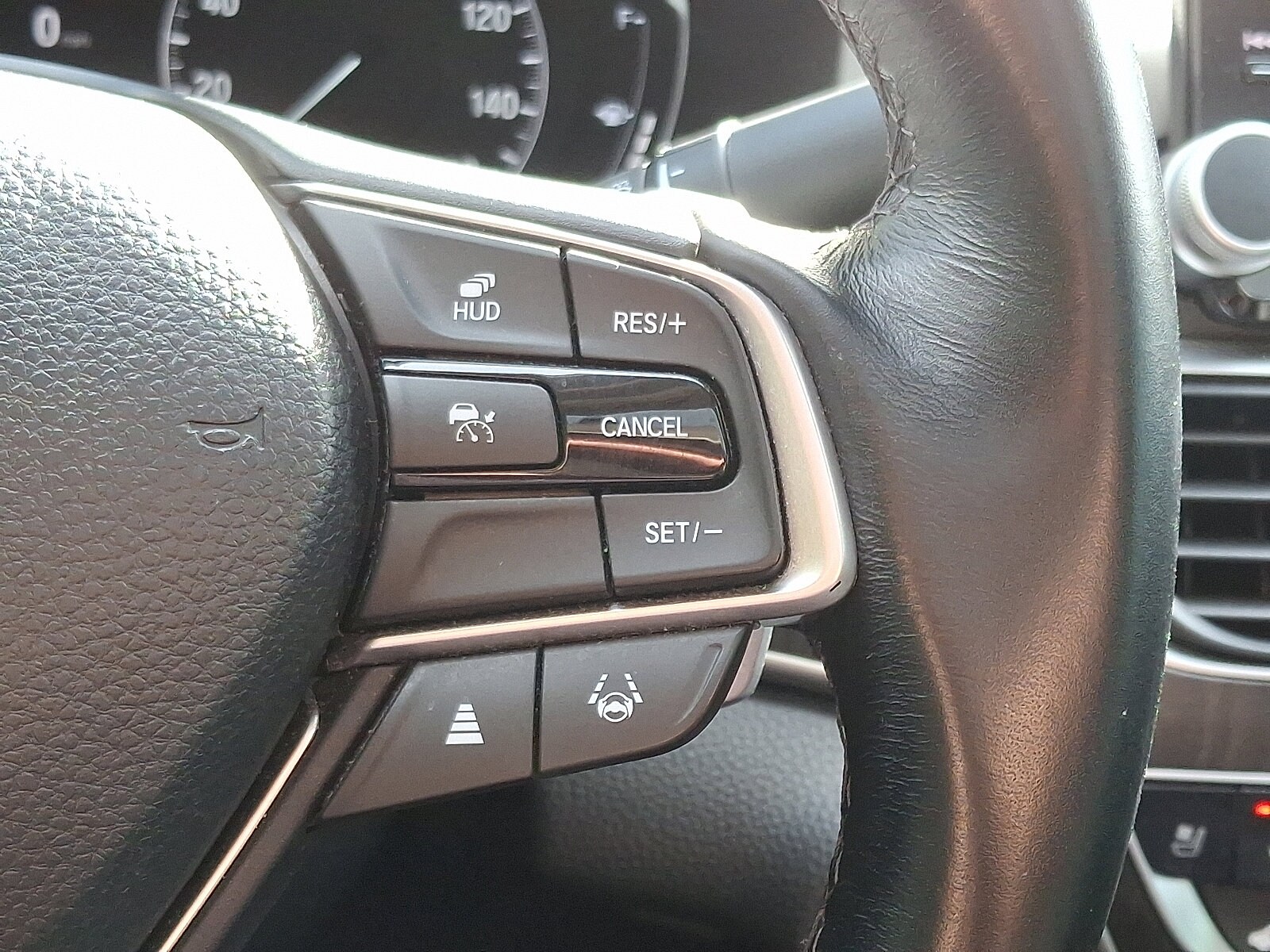2022 Honda Accord Hybrid Touring - Photo 24