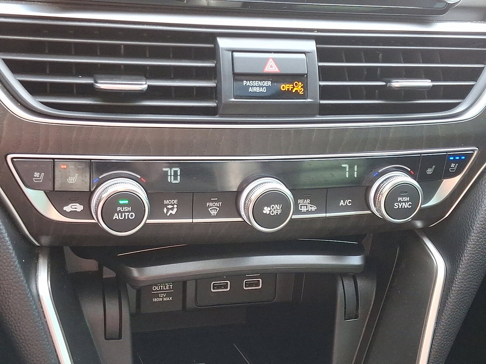 2022 Honda Accord Hybrid Touring - Photo 17