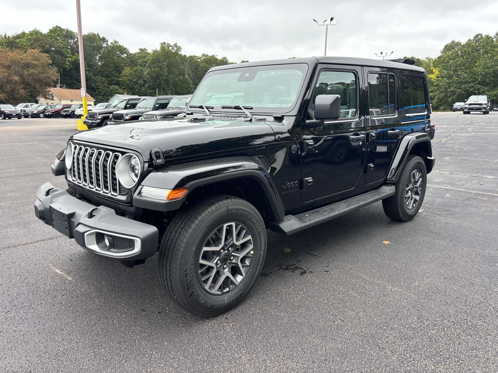 2025 Jeep Wrangler 4-Door Sahara's photo
