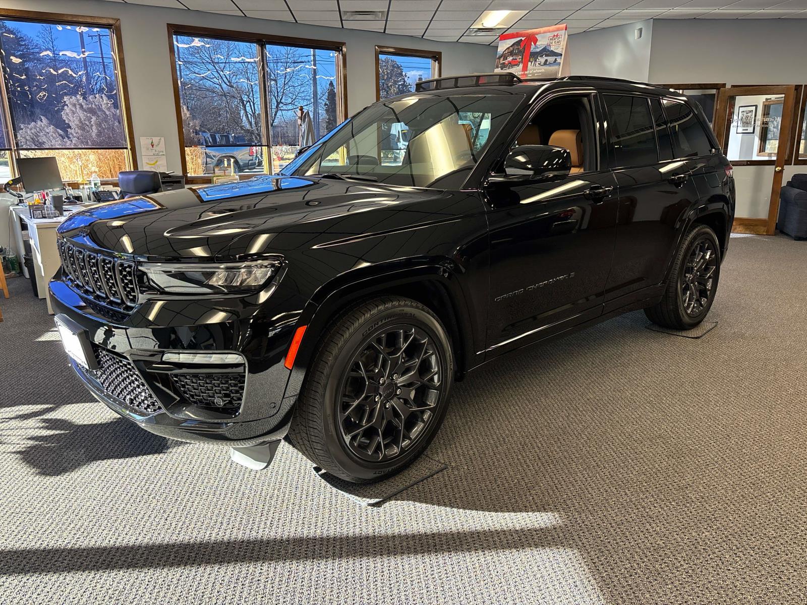 2025 Jeep Grand Cherokee Summit's photo