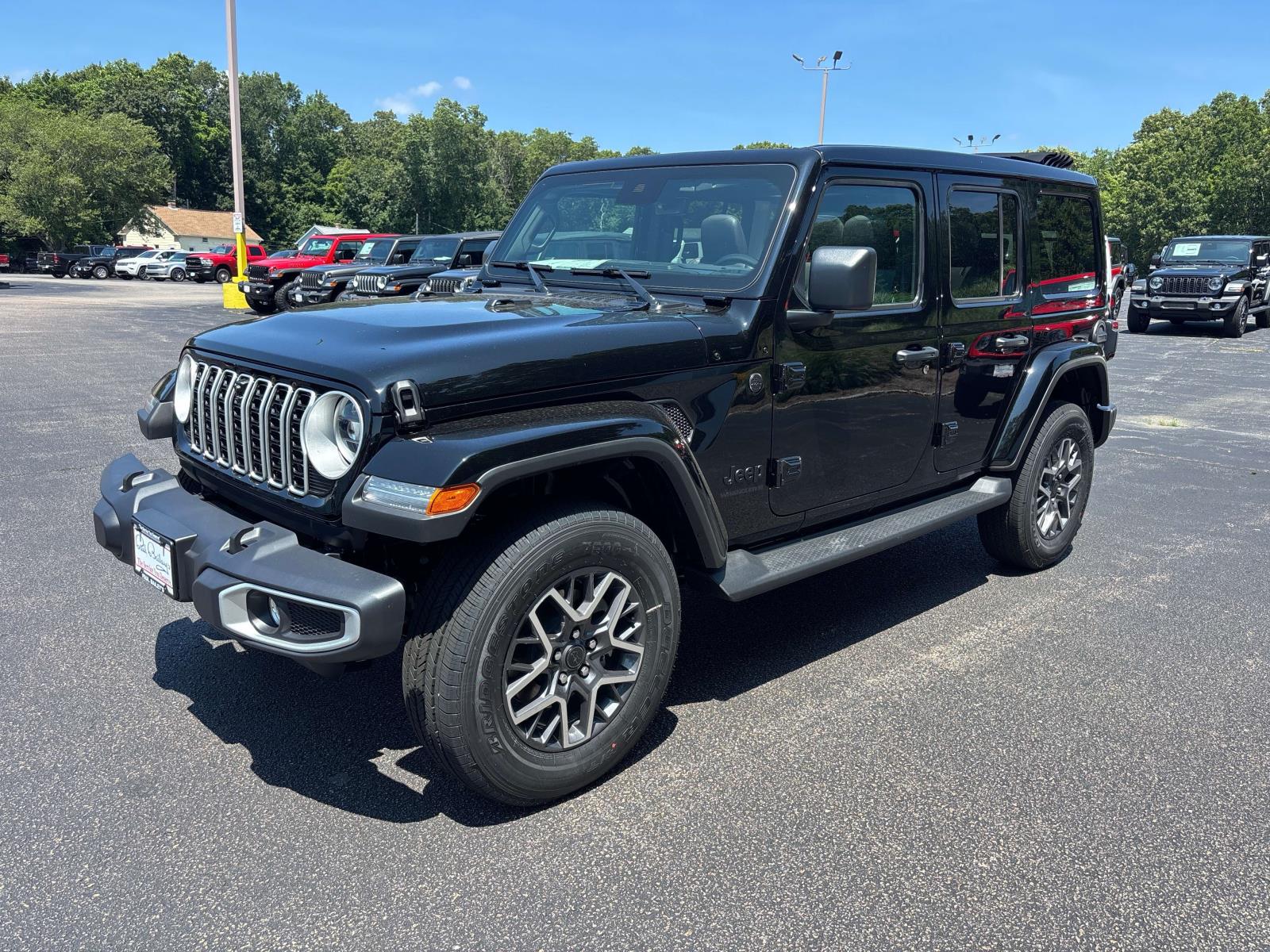 2025 Jeep Wrangler 4-Door Sahara's photo