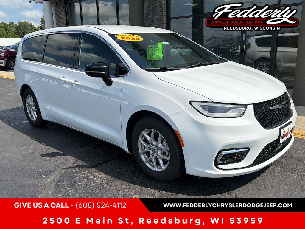 Used 2025 Chrysler Pacifica Select Van