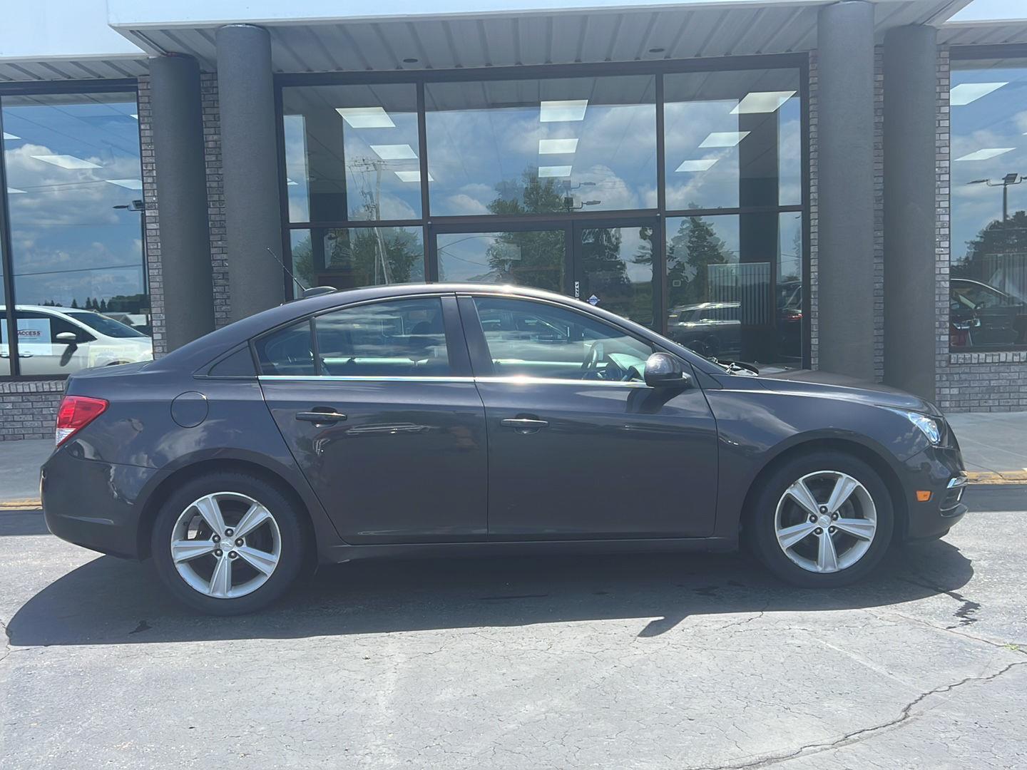 Used 2015 Chevrolet Cruze 2LT with VIN 1G1PE5SB4F7135955 for sale in Reedsburg, WI