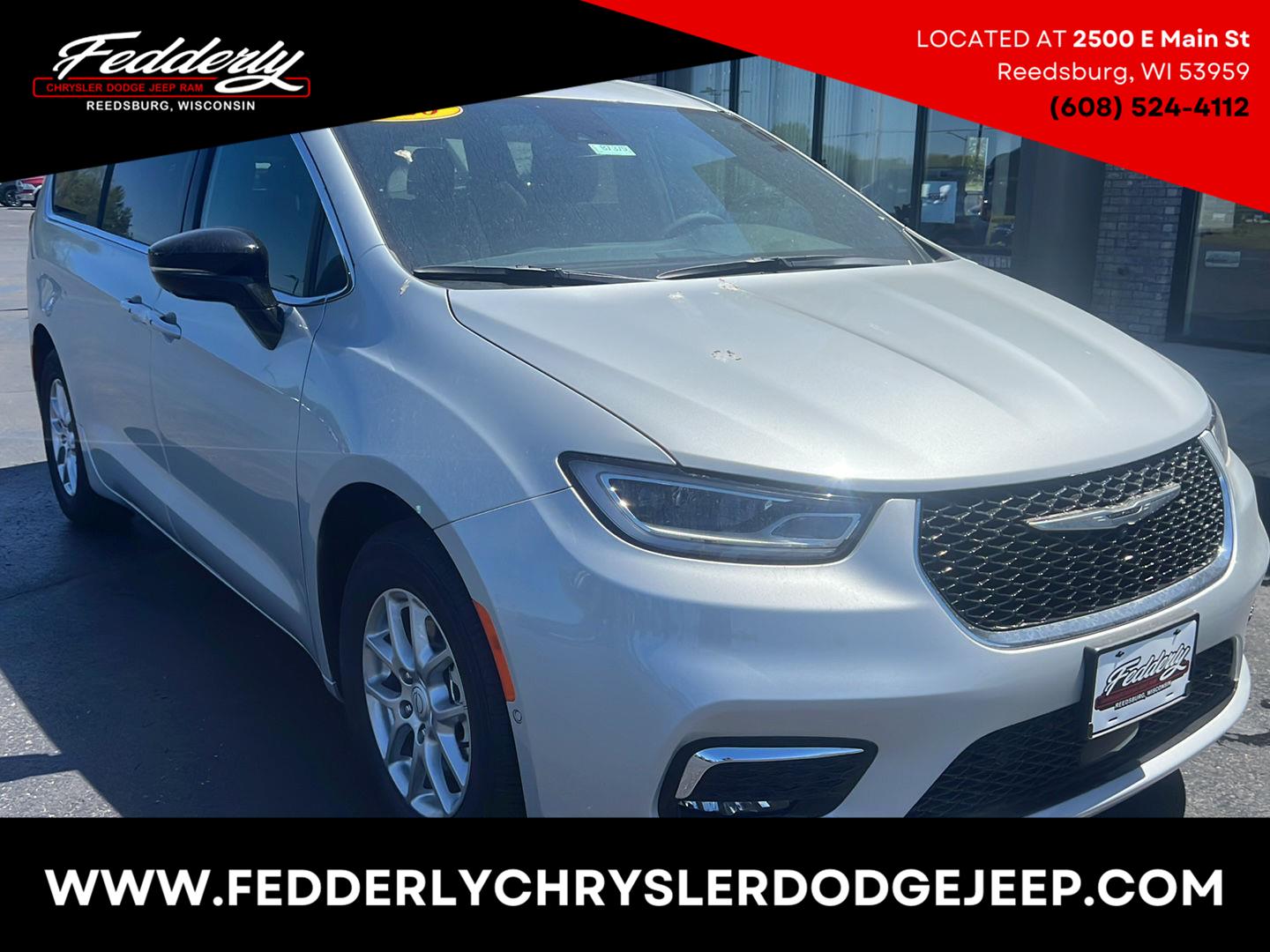 2026 Chrysler Pacifica Select's photo