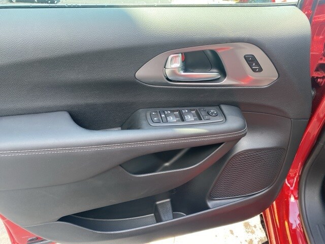 2025 Chrysler Pacifica photo 4