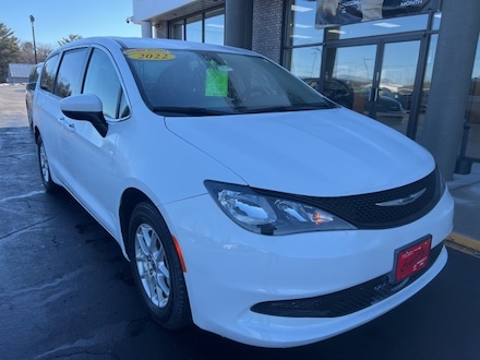 2022 Chrysler Voyager LX Van Passenger Van