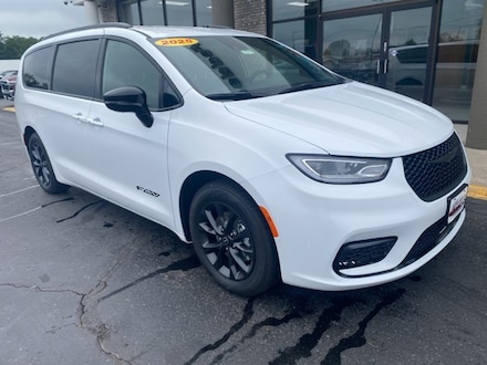 2025 Chrysler Pacifica Select Passenger Van