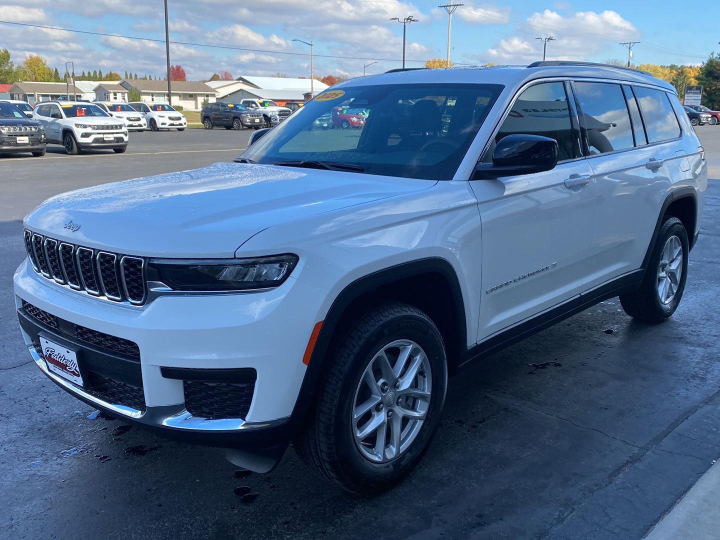 2025 Jeep Grand Cherokee Laredo X photo 3