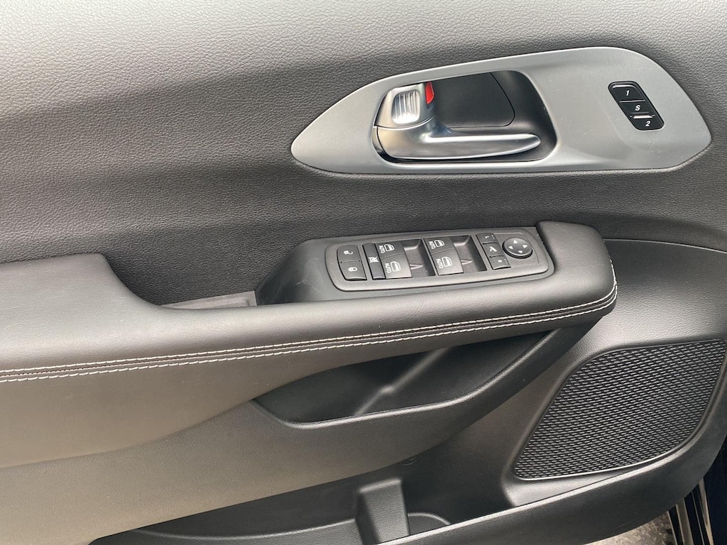 New 2026 Chrysler Pacifica Limited Passenger Van