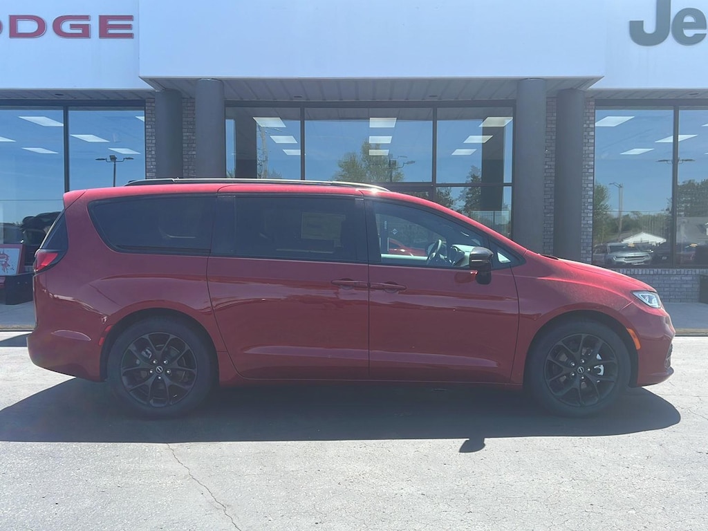 New 2026 Chrysler Pacifica Select Passenger Van