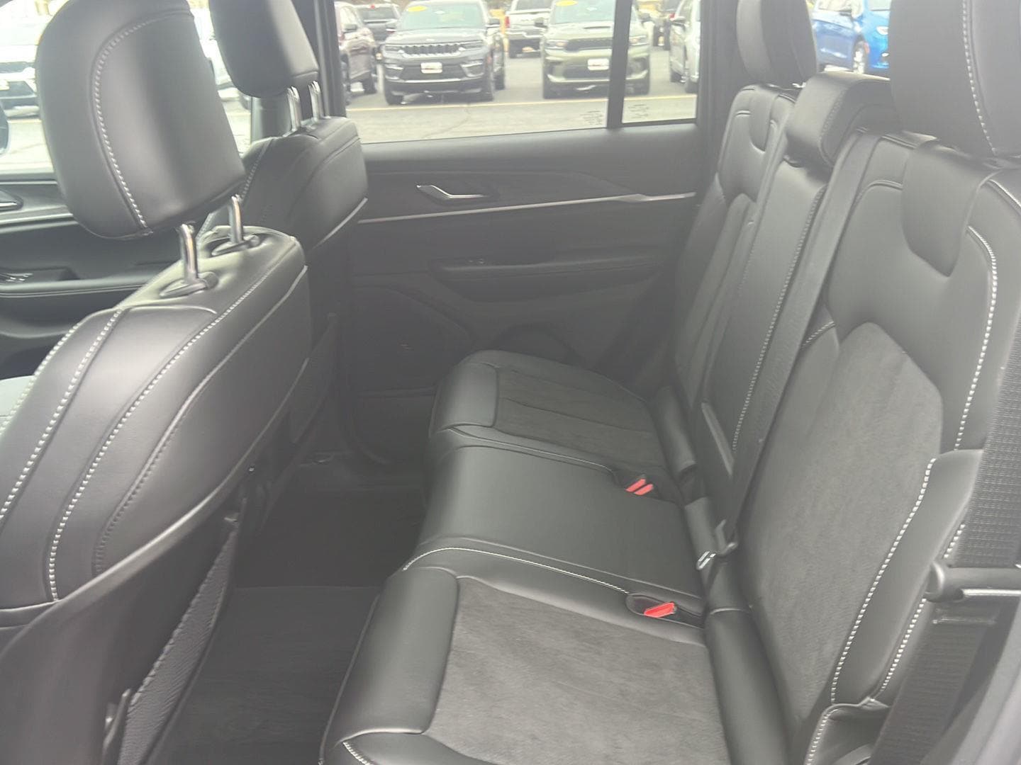 2026 Jeep Grand Cherokee Laredo - Photo 12