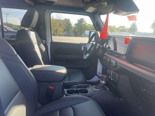 2025 Jeep Wrangler 4-Door Sahara - Photo 14
