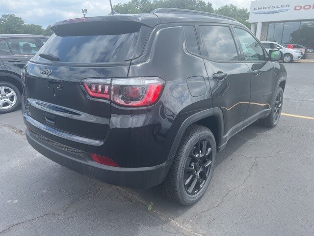 2025 Jeep Compass Latitude photo 3