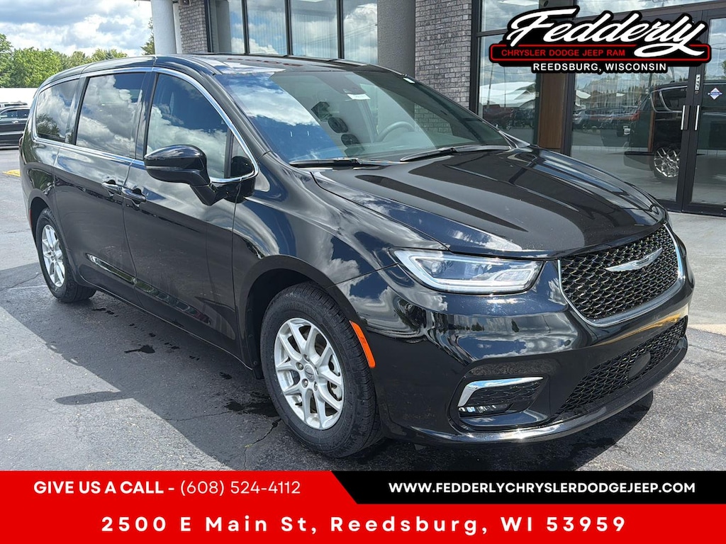 Used 2025 Chrysler Pacifica Select Van
