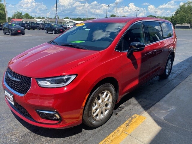 2025 Chrysler Pacifica photo 3