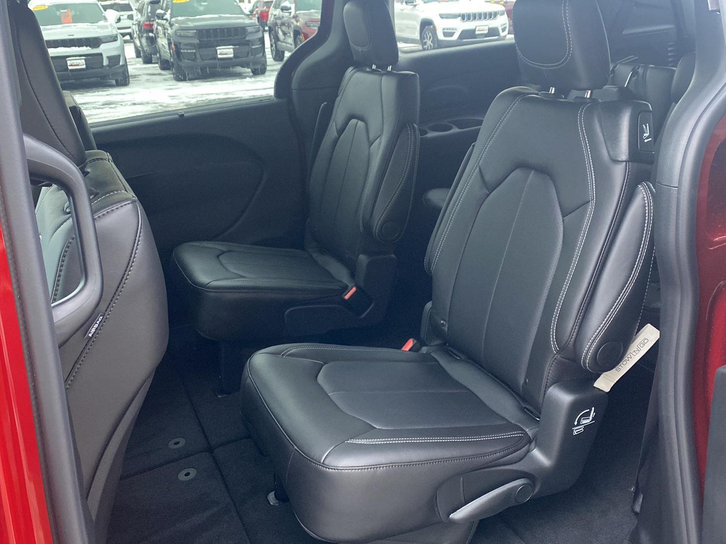 2026 Chrysler Pacifica Select - Photo 17