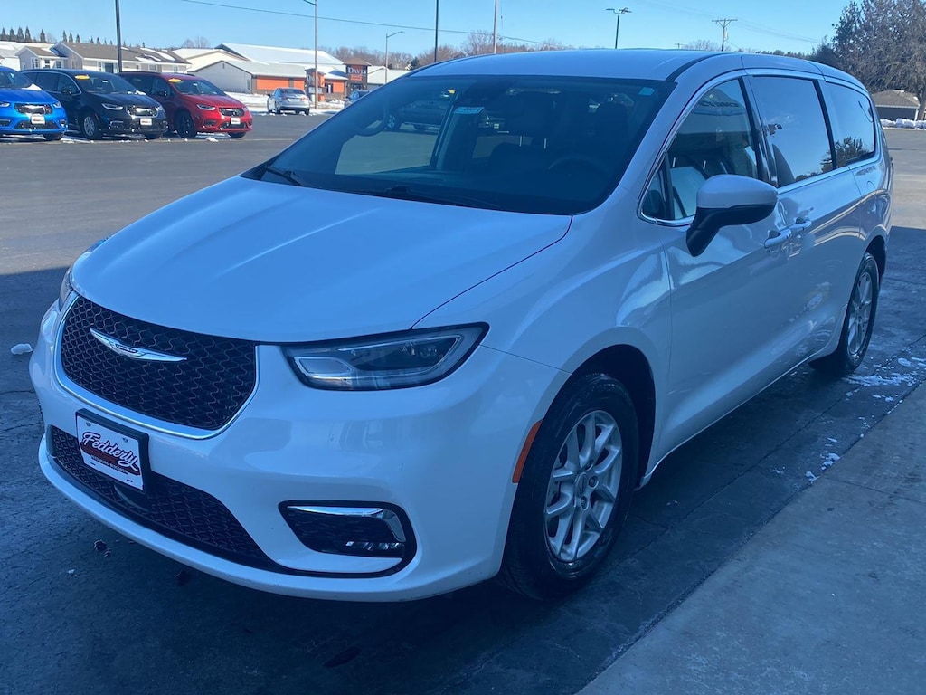 Used 2023 Chrysler Pacifica Touring L Van