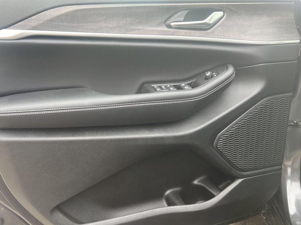 New 2026 Jeep Grand Cherokee Laredo Altitude Sport Utility