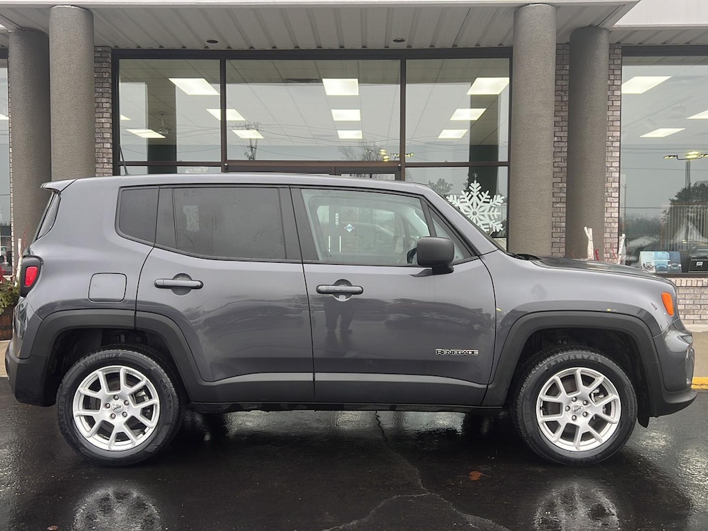 Used 2023 Jeep Renegade Latitude SUV