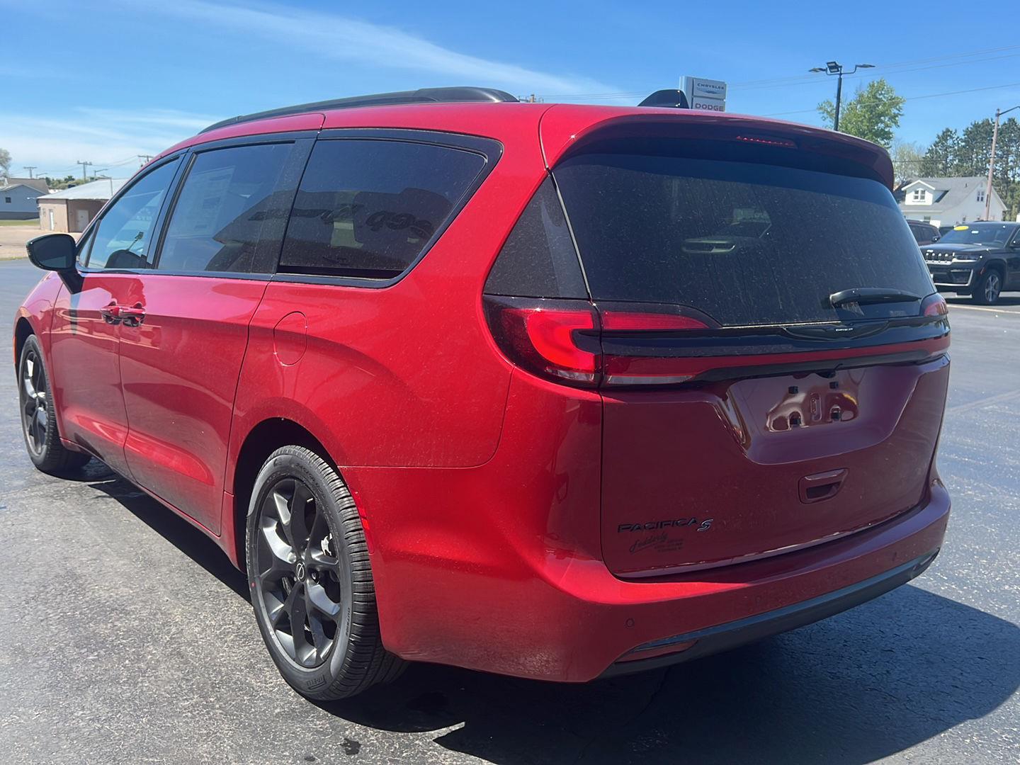 2026 Chrysler Pacifica Select - Photo 23