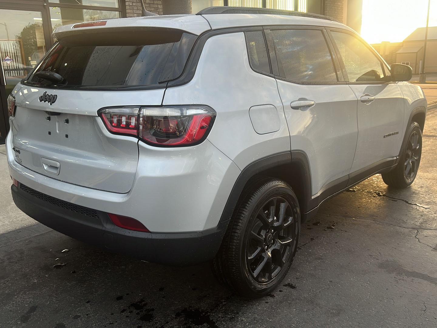 2026 Jeep Compass Latitude Altitude photo 2