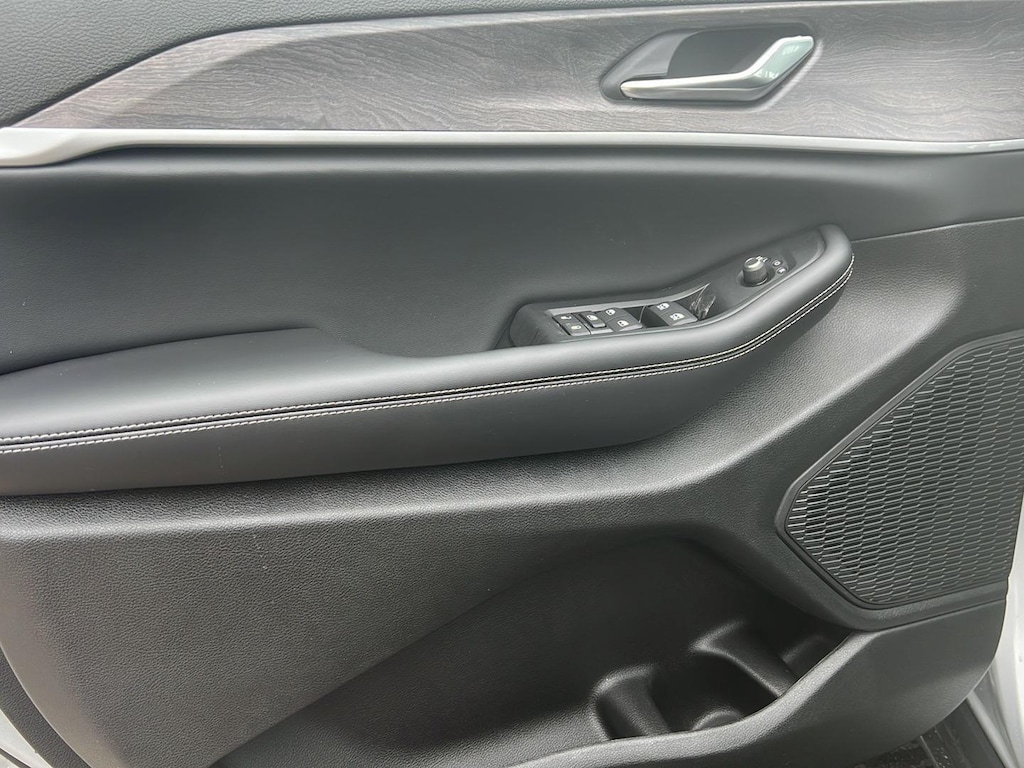 New 2026 Jeep Grand Cherokee Laredo Altitude Sport Utility