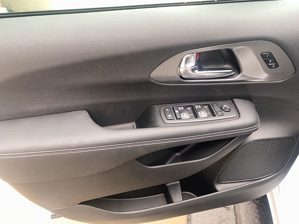 New 2026 Chrysler Pacifica Select Passenger Van