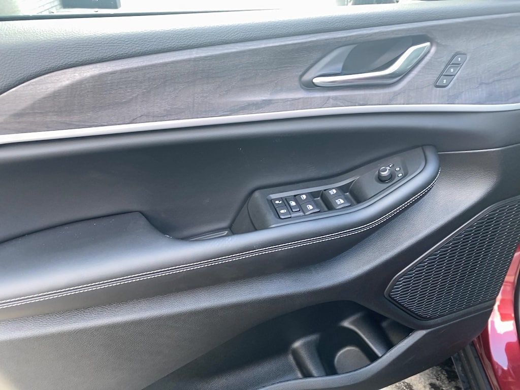 New 2025 Jeep Grand Cherokee Limited Sport Utility