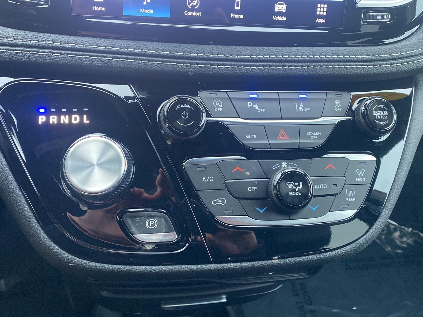 2026 Chrysler Pacifica Select - Photo 13
