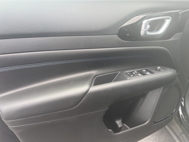2025 Jeep Compass Latitude photo 4