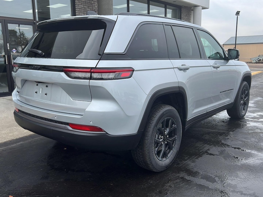 New 2026 Jeep Grand Cherokee Laredo Altitude Sport Utility