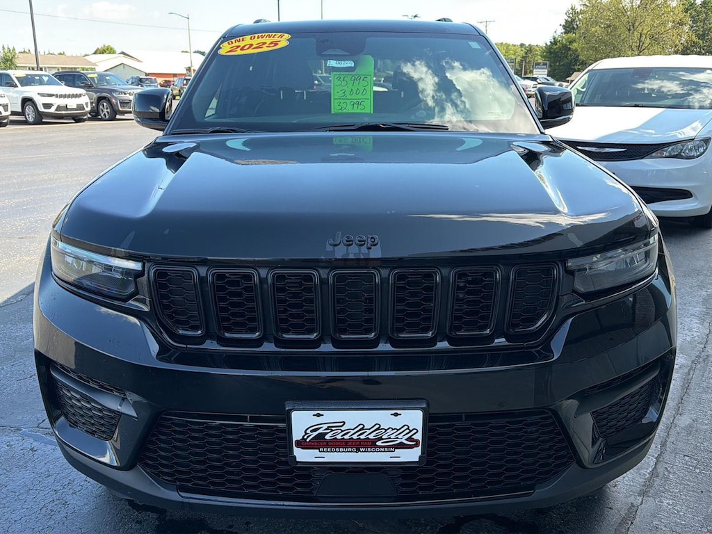 Used 2025 Jeep Grand Cherokee Altitude SUV