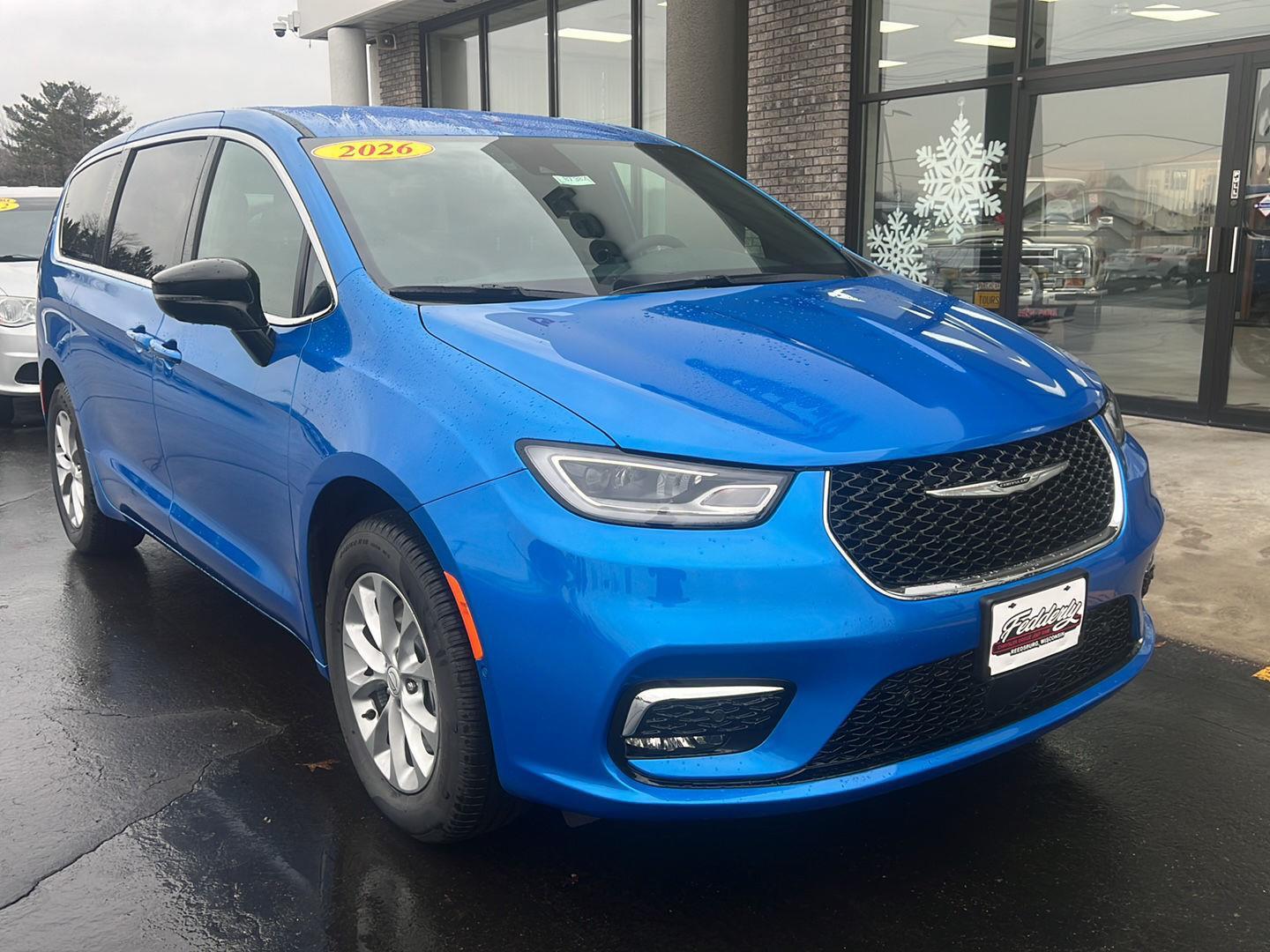 2026 Chrysler Pacifica Select's photo