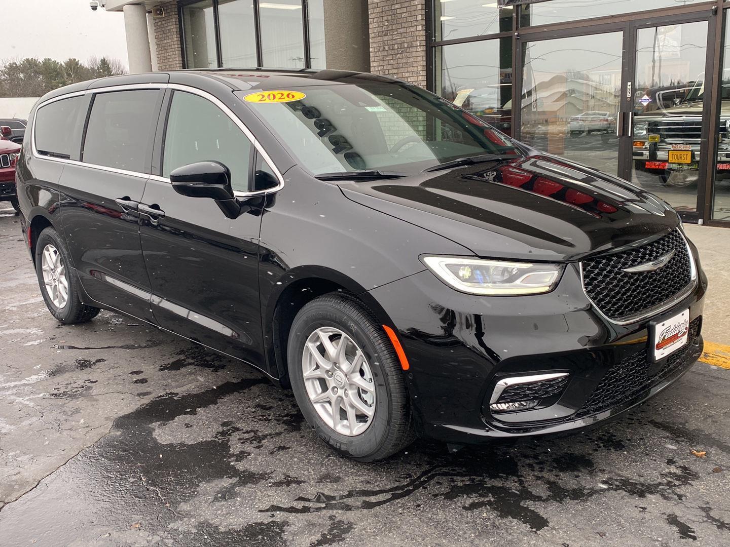 2026 Chrysler Pacifica Select's photo