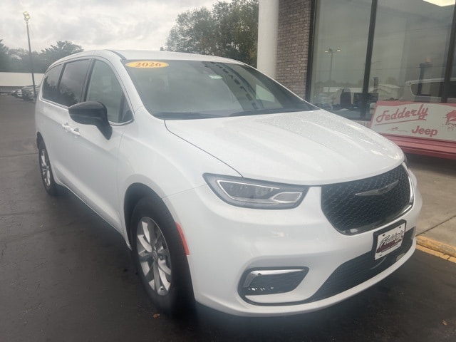 2026 Chrysler Pacifica Select's photo