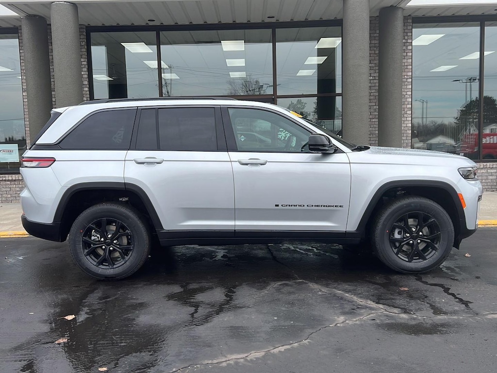 New 2026 Jeep Grand Cherokee Laredo Altitude Sport Utility