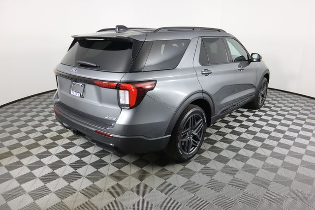2025 Ford Explorer ST-Line photo 2